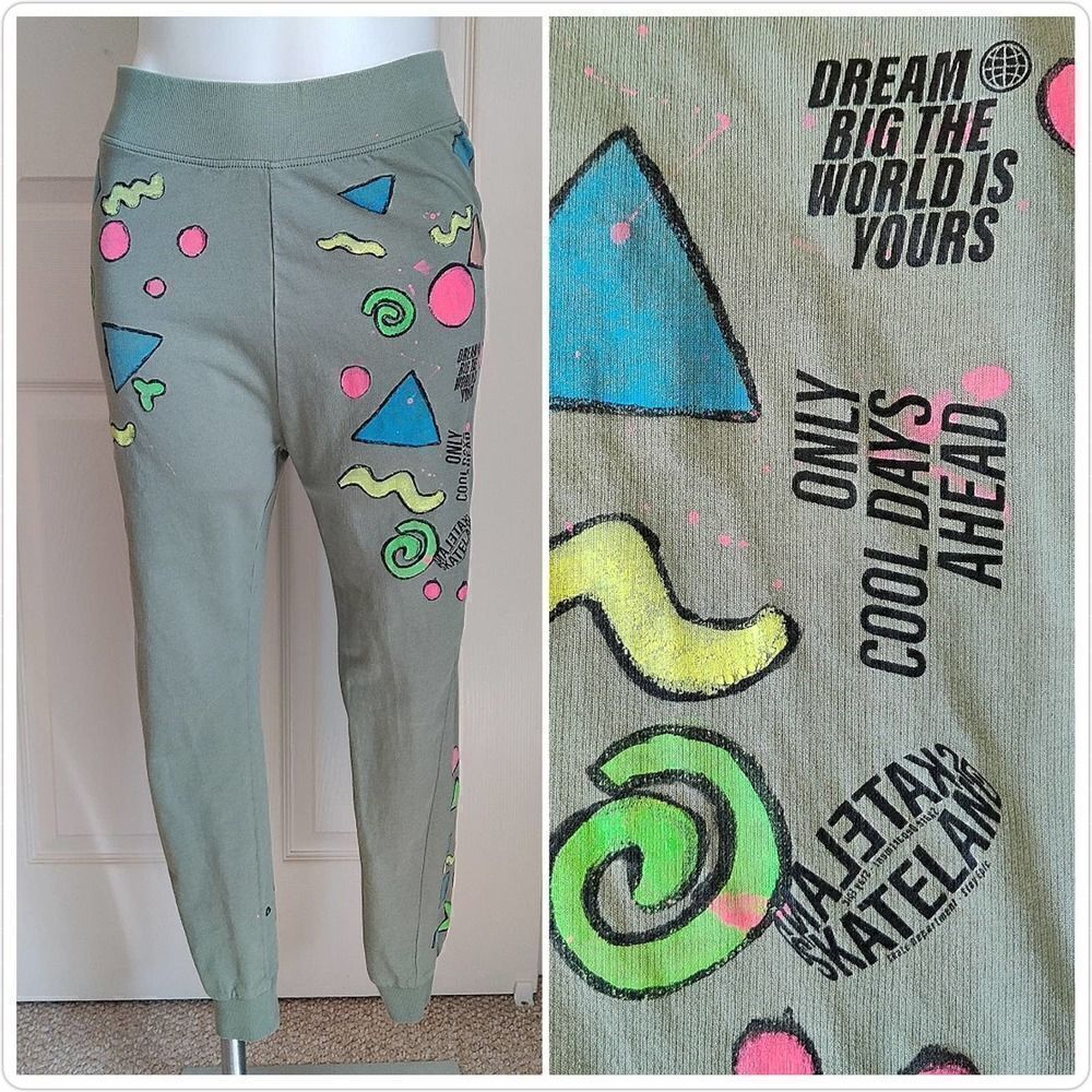 Girls H&M Dream Big the World is Yours lightweight sweatpant jogger